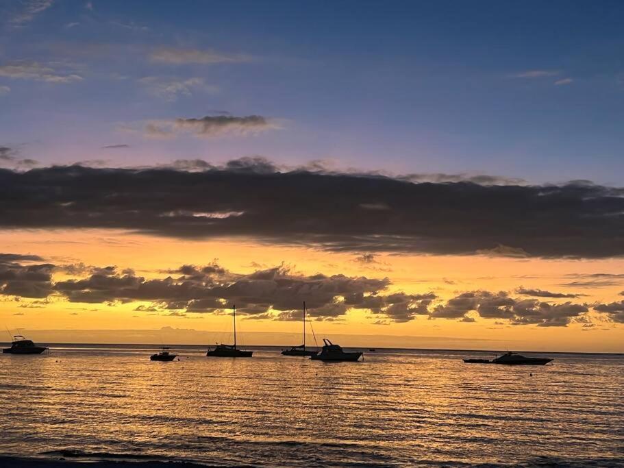 Appartamento Beachfront Le Cerisier Trou Aux Biches, Mon Choisy Mont-Choisy Esterno foto