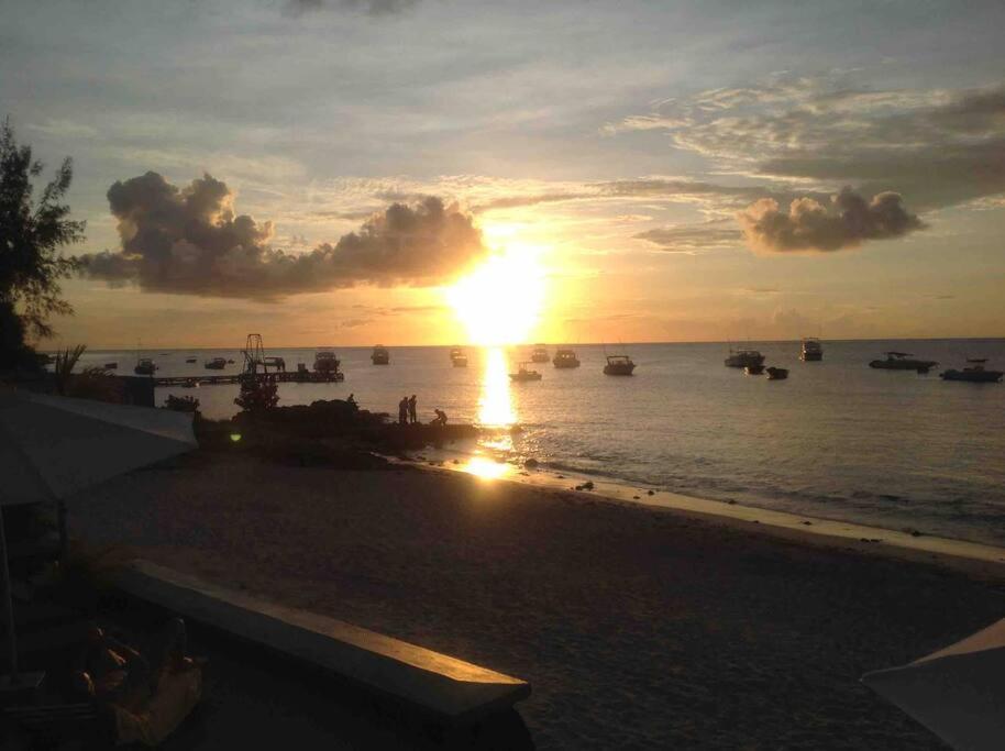 Appartamento Beachfront Le Cerisier Trou Aux Biches, Mon Choisy Mont-Choisy Esterno foto